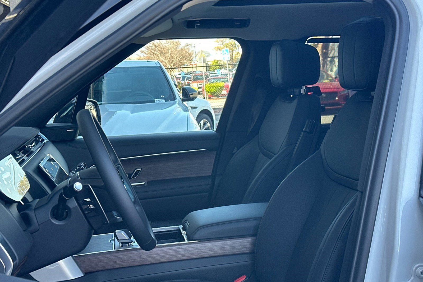 New 2026 Land Rover Range Rover Long Wheelbase SE image 6