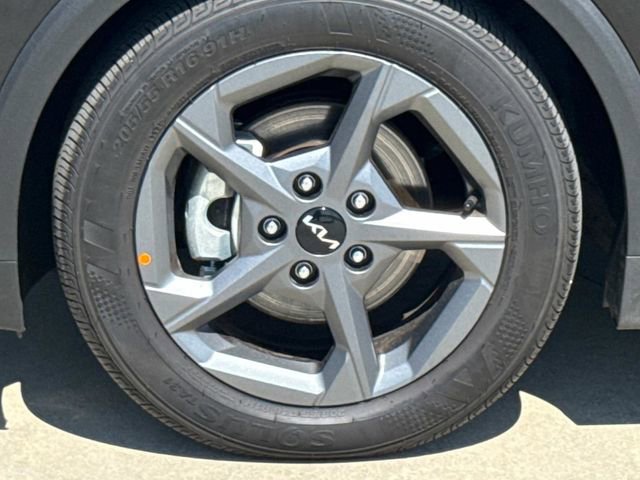 Used 2025 Kia K4 LXS FWD image 5