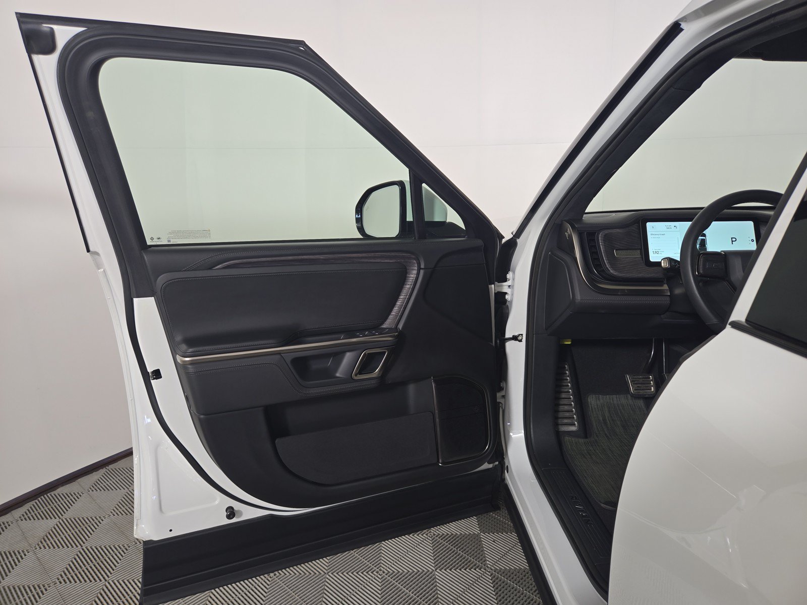 Used 2023 Rivian R1T Adventure AWD/4WD image 16