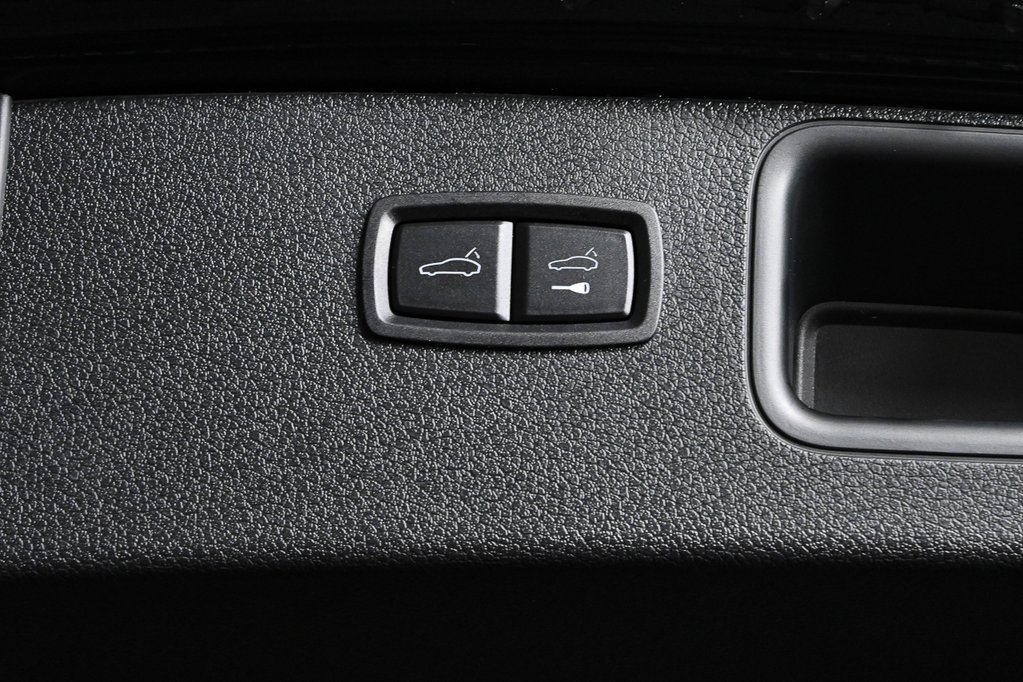 Used 2025 Porsche Macan image 33