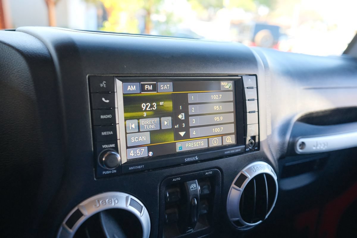 Used 2015 Jeep Wrangler Unlimited Sahara AWD/4WD image 18
