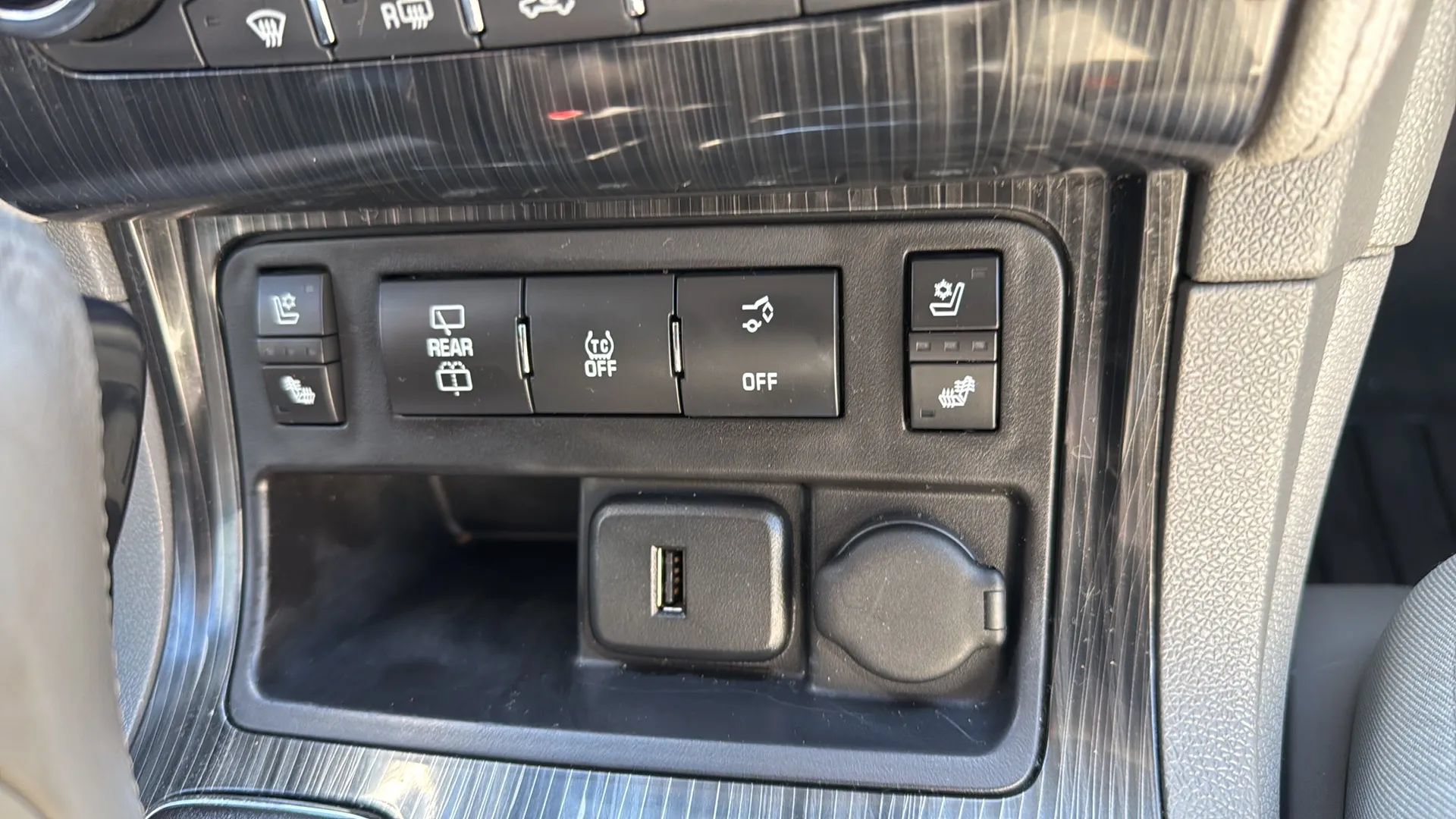 Used 2016 Chevrolet Traverse LTZ AWD/4WD image 18