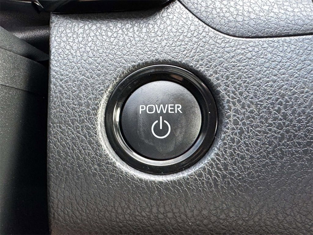 Used 2025 Toyota Camry LE image 9