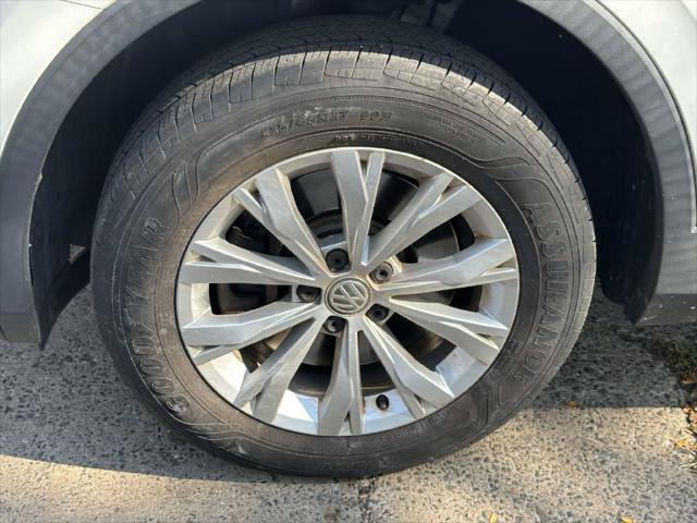 Used 2018 Volkswagen Tiguan SE AWD/4WD image 10