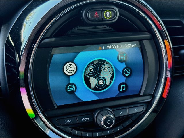 Used 2020 MINI Cooper 4-Door Hardtop w/ Premium Package FWD image 17