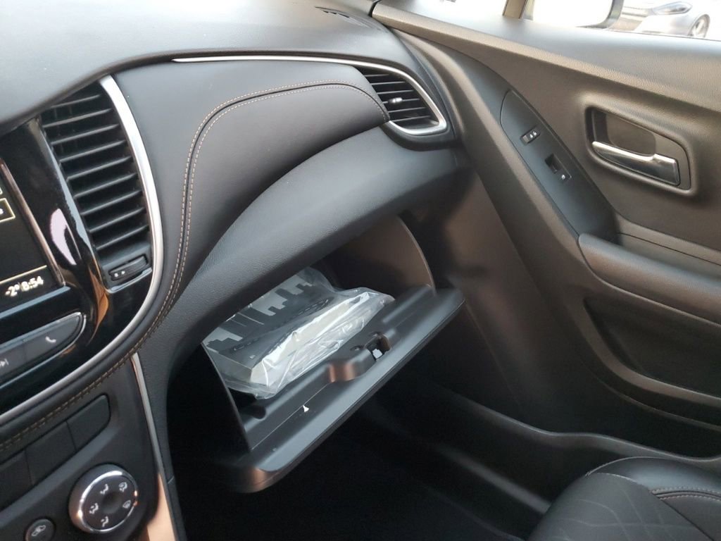 Used 2019 Chevrolet Trax LT w/ LT Convenience Package image 22