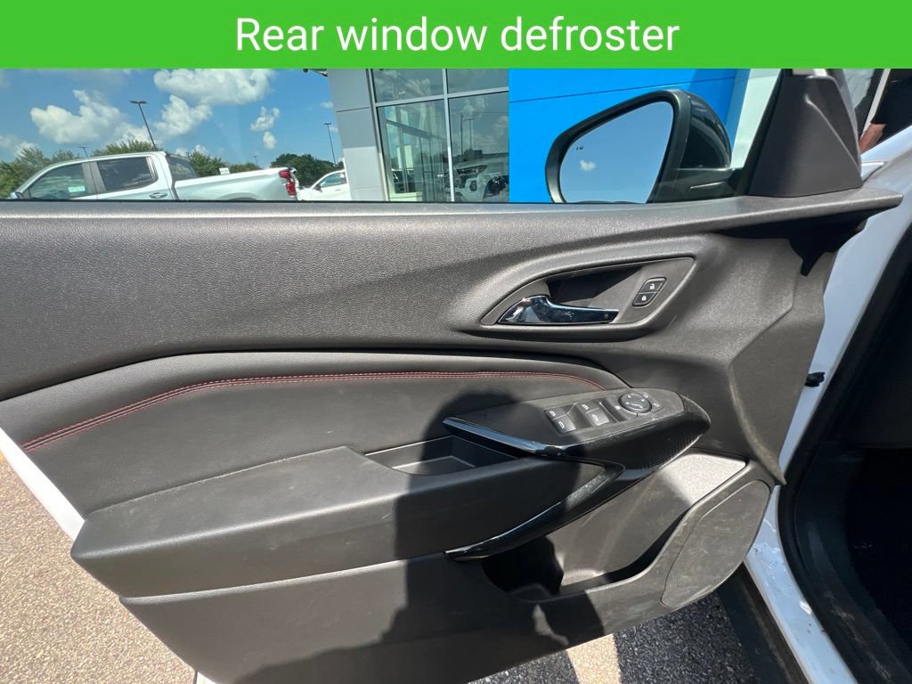 Used 2024 Chevrolet Trax RS w/ Sunroof Package FWD image 13