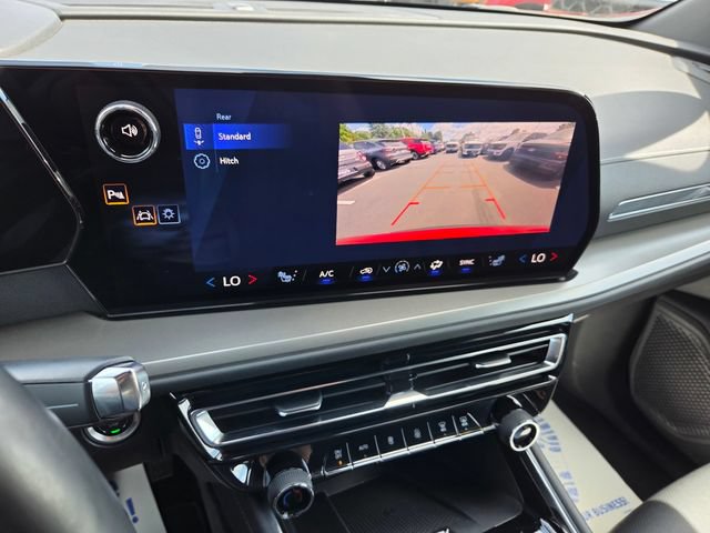 Used 2025 Chevrolet Traverse LT AWD/4WD image 9