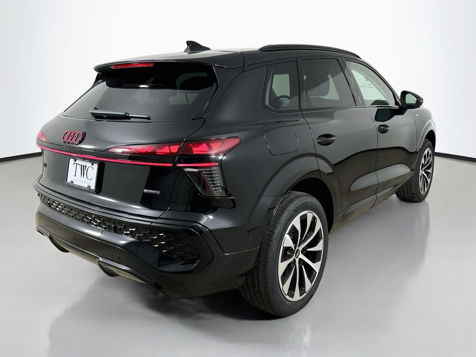 New 2026 Audi Q3 quattro 2.0T AWD/4WD image 5