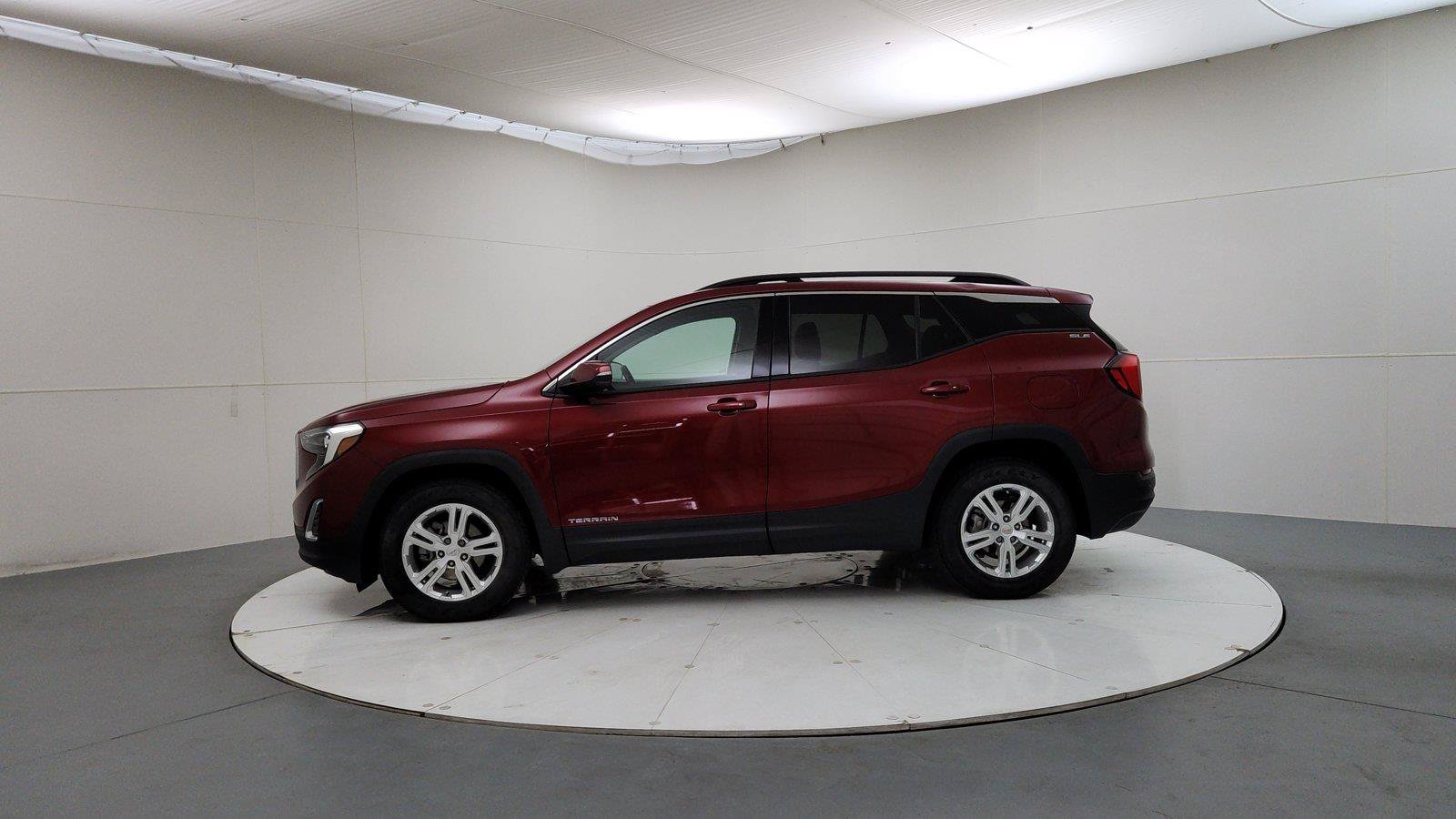 Used 2020 GMC Terrain SLE w/ Driver Convenience Package FWD image 4