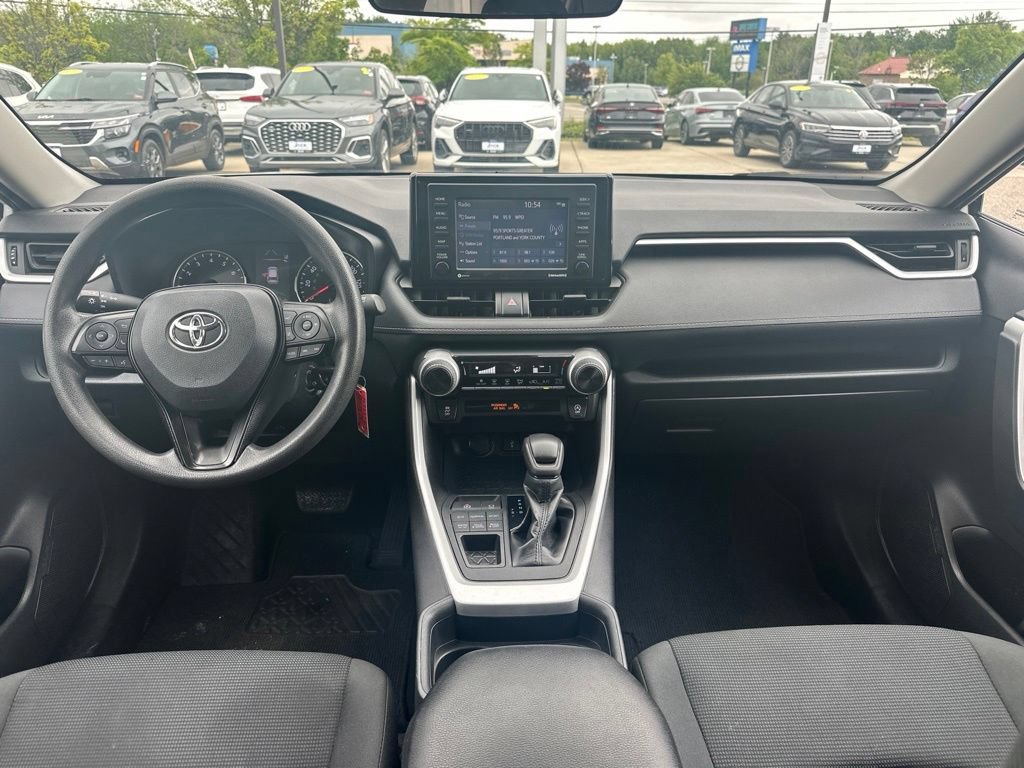 Used 2020 Toyota RAV4 LE w/ Carpet Mat Package AWD/4WD image 17