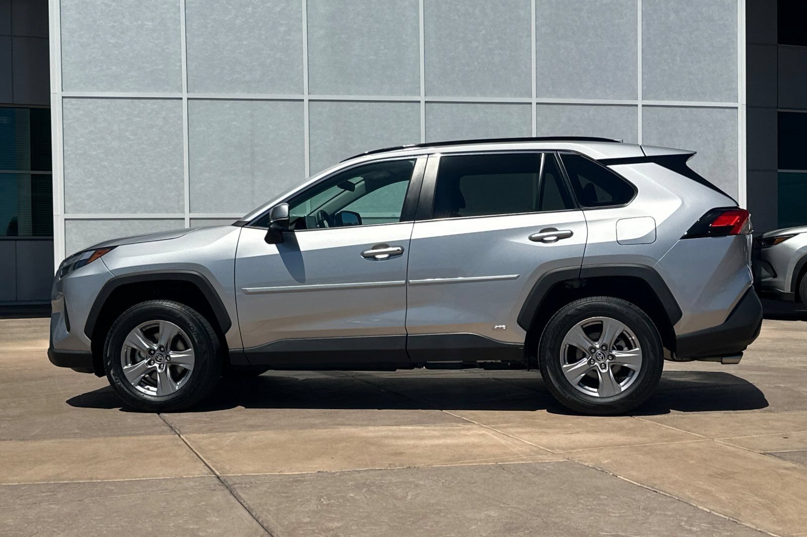 Used 2023 Toyota RAV4 LE AWD/4WD image 8