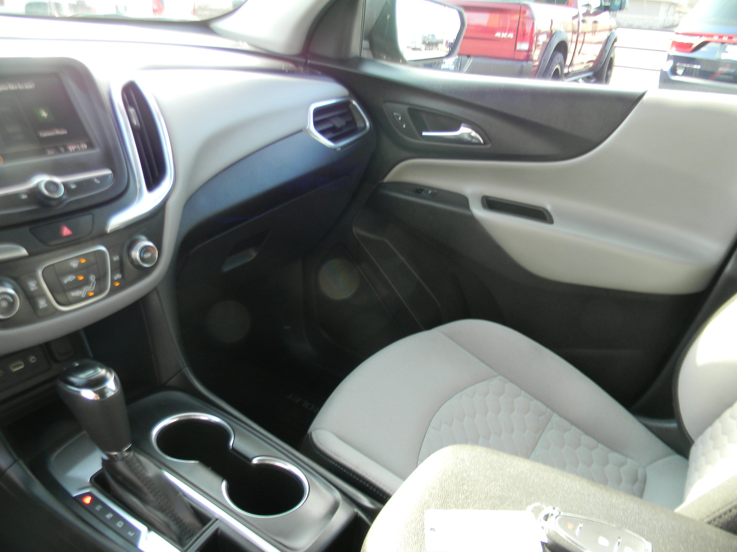 Used 2020 Chevrolet Equinox LS w/ LS Convenience Package FWD image 9