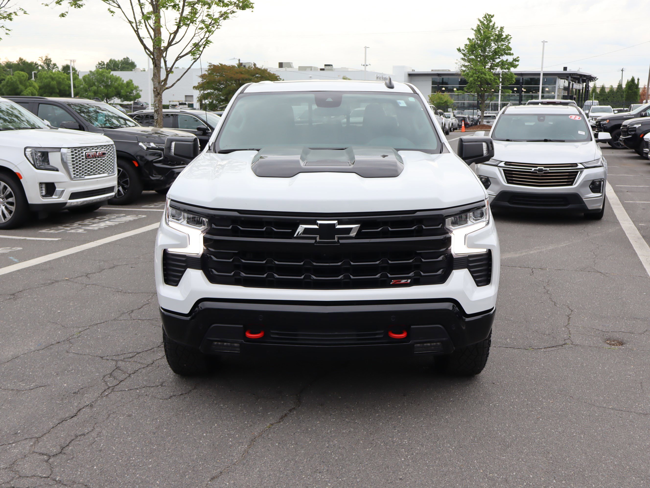 Used 2024 Chevrolet Silverado 1500 LT Trail Boss w/ LT Trail Boss Premium Package AWD/4WD image 3