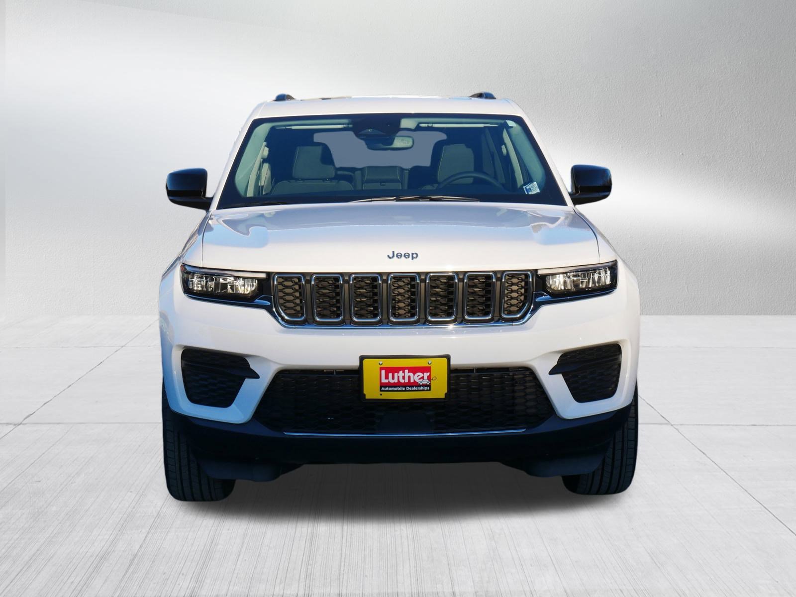 Used 2023 Jeep Grand Cherokee Laredo w/ Luxury Tech Group I image 2