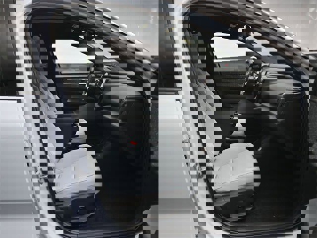 New 2025 Volvo EX30 Ultra w/ Climate Package image 24