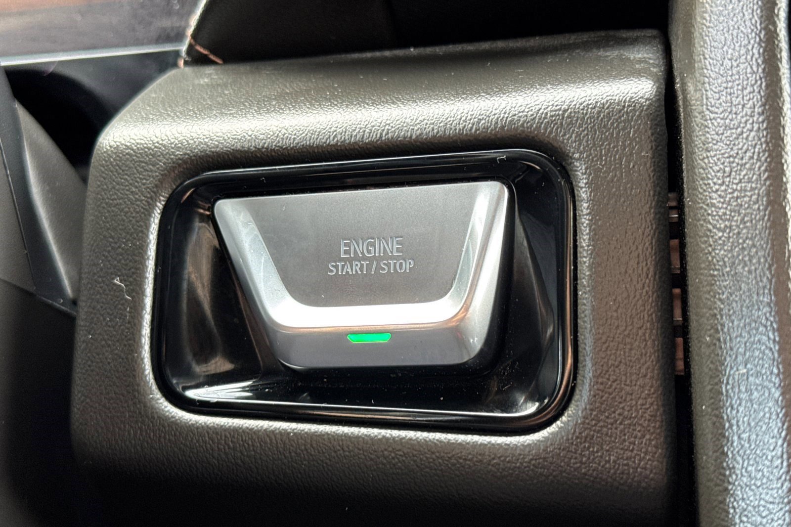 Used 2025 GMC Yukon AT4 AWD/4WD image 33