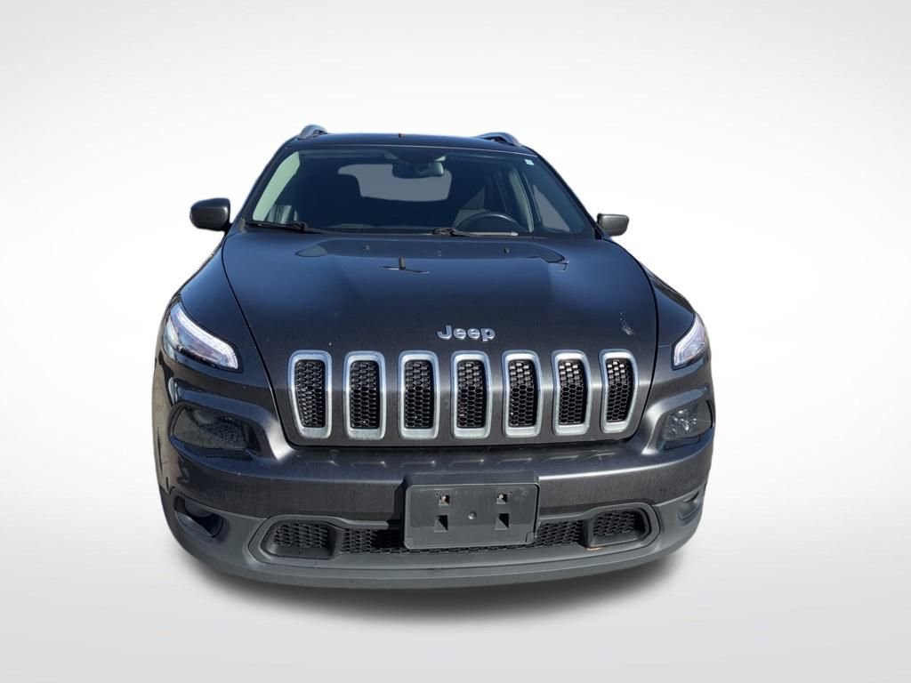 Used 2017 Jeep Cherokee Latitude w/ Cold Weather Group image 9