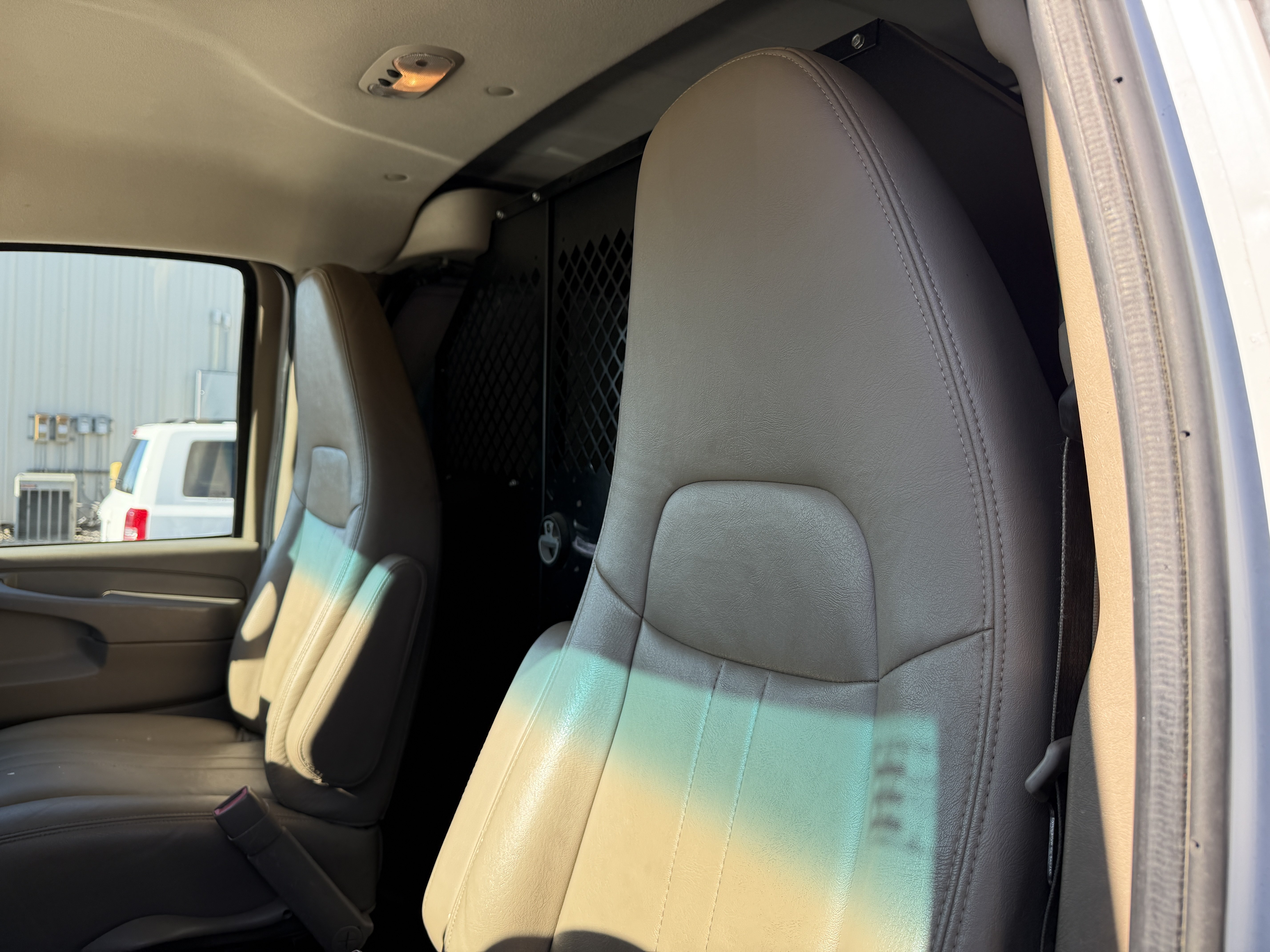 Used 2014 Chevrolet Express 2500 RWD image 12
