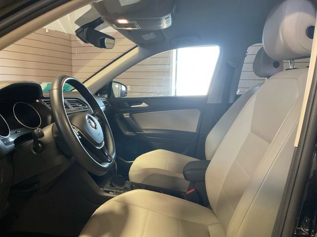 Used 2020 Volkswagen Tiguan SE image 9