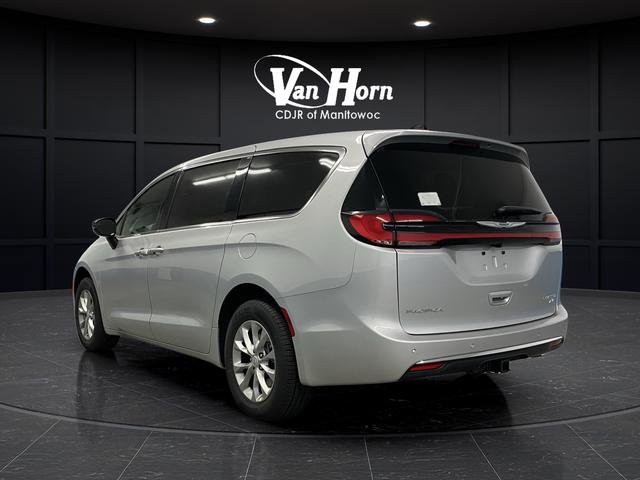 New 2026 Chrysler Pacifica Limited w/ Trailer Tow Group image 3