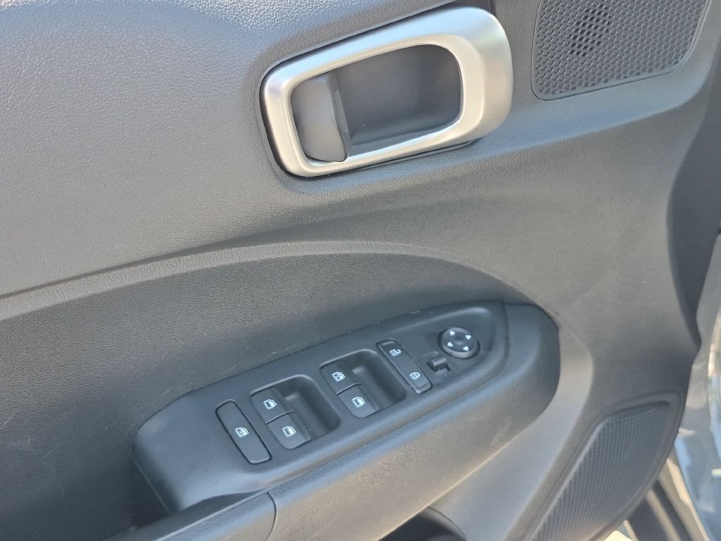 Used 2026 Hyundai Venue SEL FWD image 13