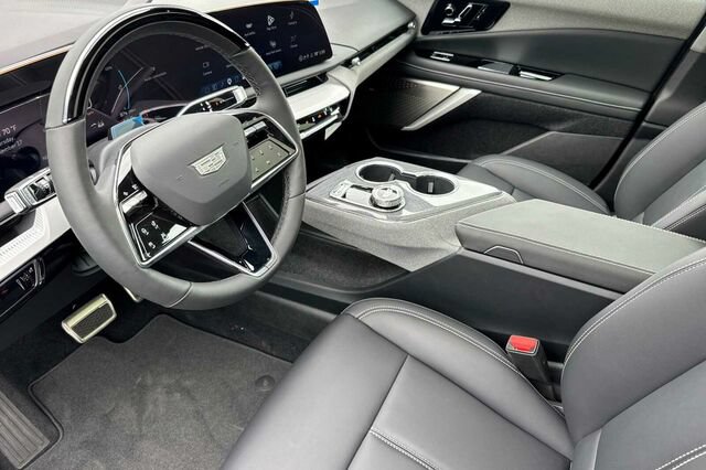 New 2027 Cadillac Optiq Sport w/ LPO, Floor Liner Package AWD/4WD image 10