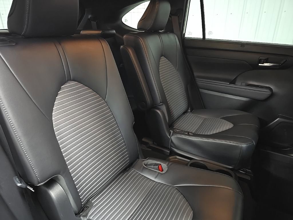 Used 2023 Toyota Highlander XSE AWD/4WD image 17