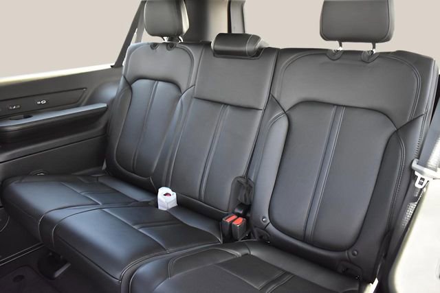 Used 2024 Jeep Wagoneer L Series II w/ Premium Group I image 15