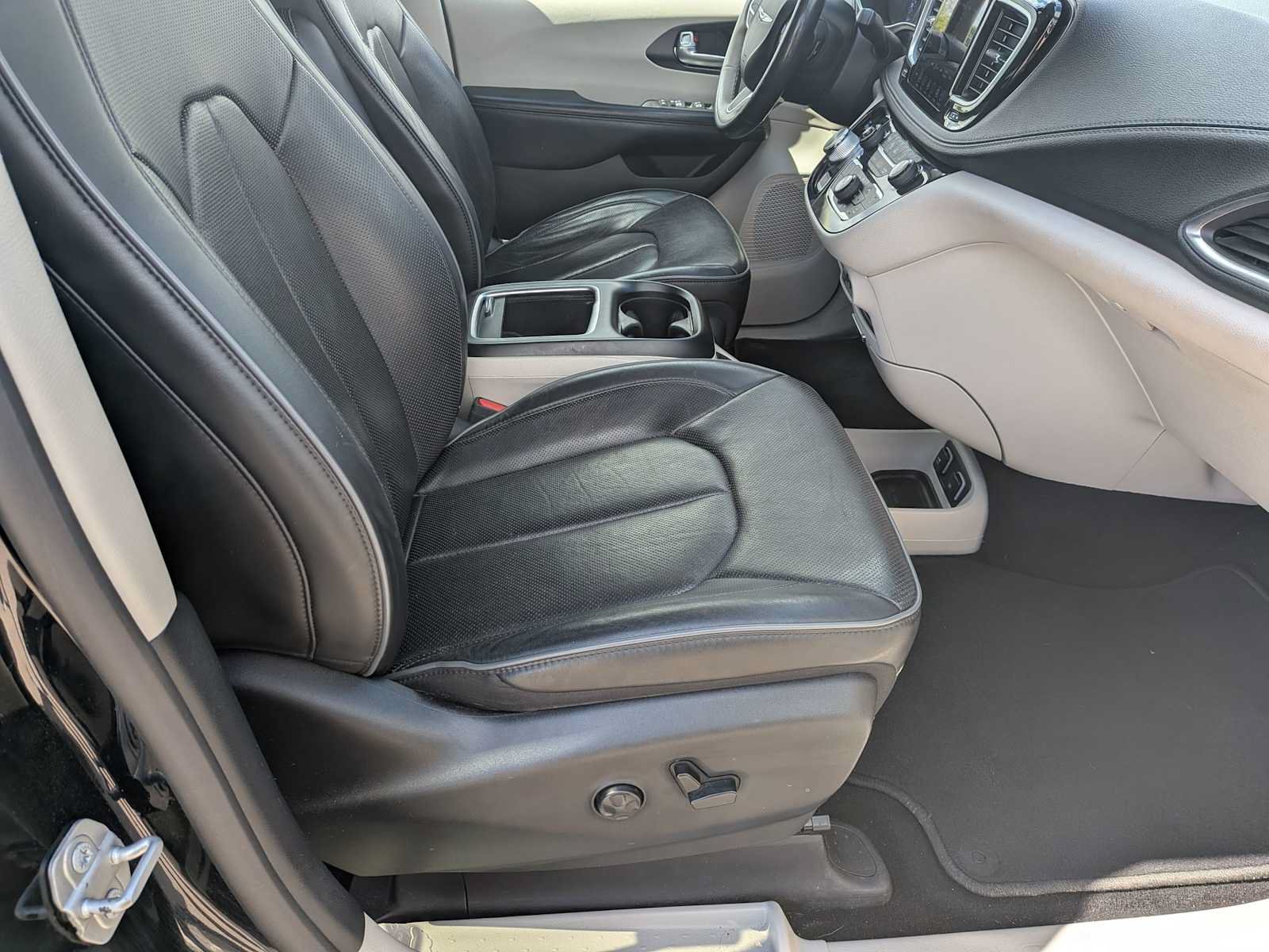 Certified 2018 Chrysler Pacifica Touring-L FWD image 22