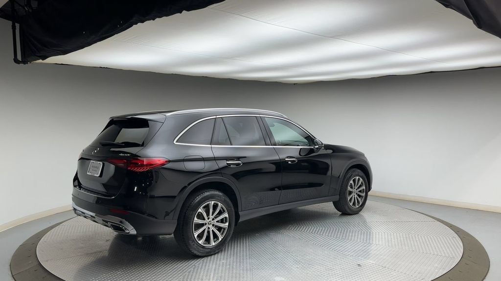 Used 2025 Mercedes-Benz GLC 300 4MATIC image 2