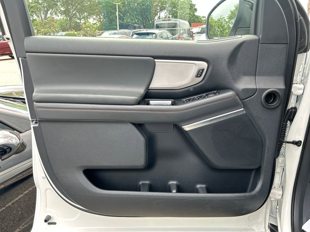 Certified 2025 Ford Expedition Active image 9