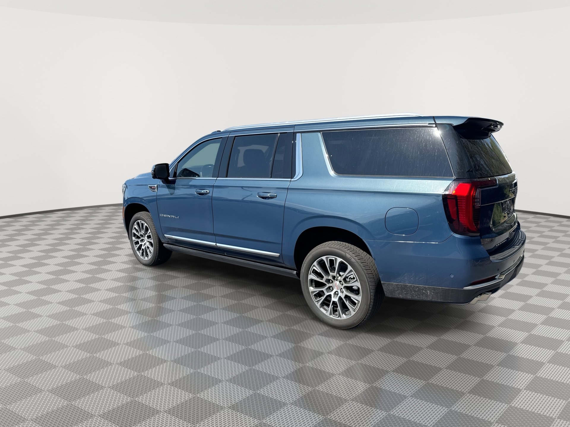 New 2026 GMC Yukon XL Denali w/ Sun & Power Step Package image 6