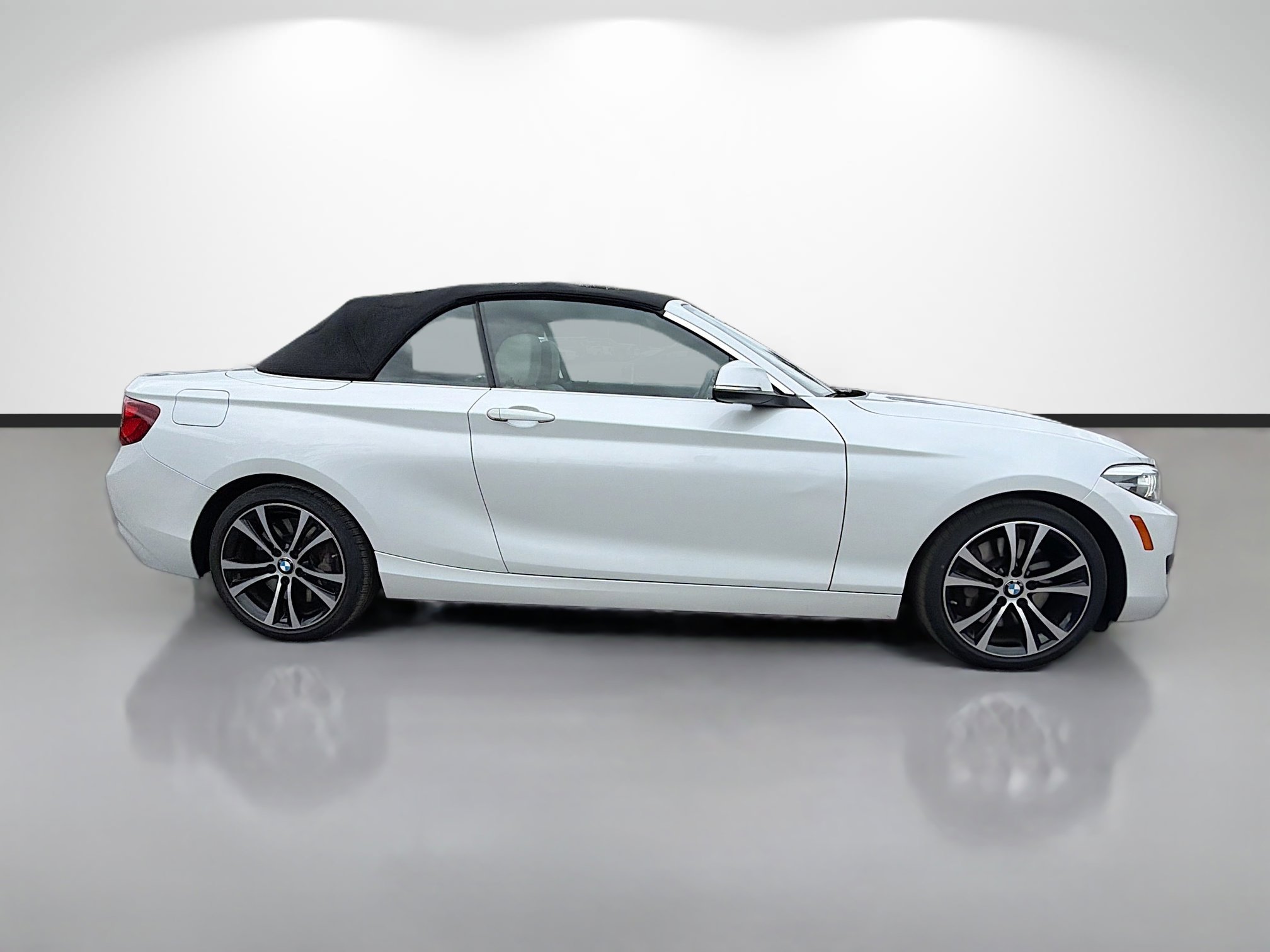 Used 2021 BMW 230i Convertible w/ Premium Package RWD image 2