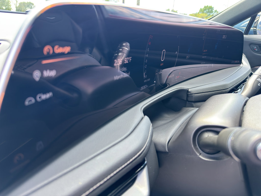 Used 2025 Cadillac XT4 Premium Luxury image 12