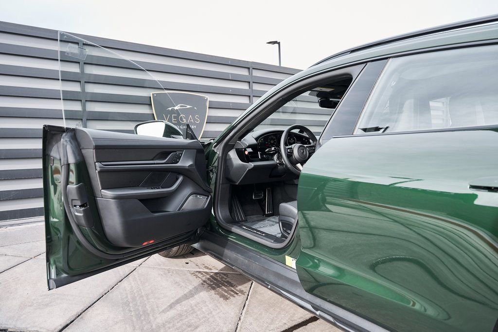 Used 2026 Porsche Taycan Turbo S AWD/4WD image 38