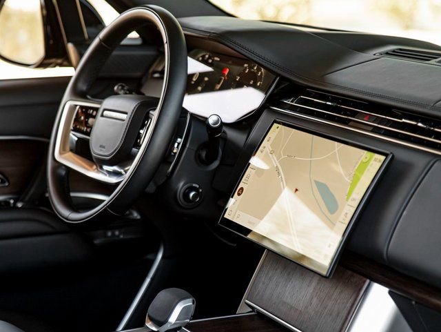 Used 2025 Land Rover Range Rover Autobiography image 33