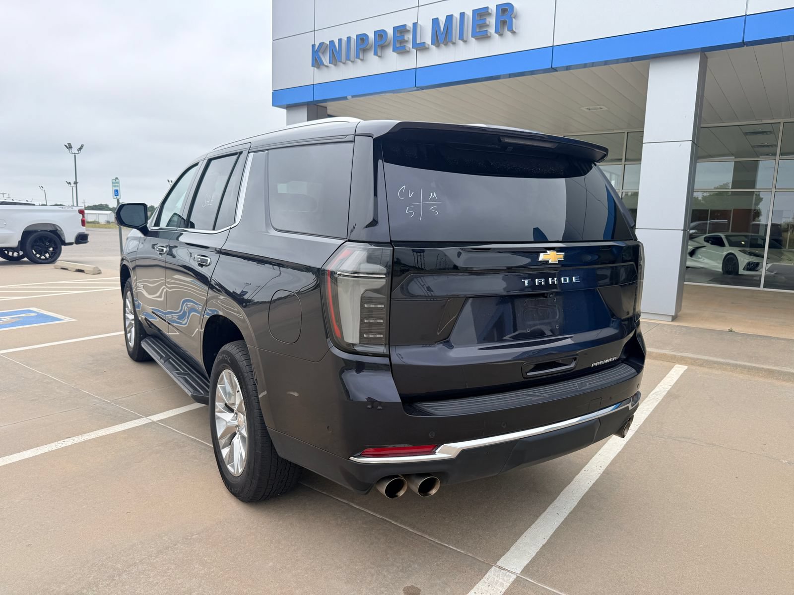 Used 2025 Chevrolet Tahoe Premier AWD/4WD image 12