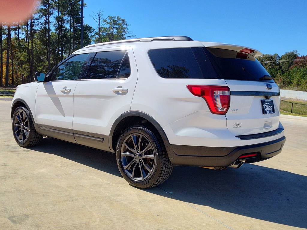 Used 2018 Ford Explorer XLT w/ Equipment Group 202A image 4