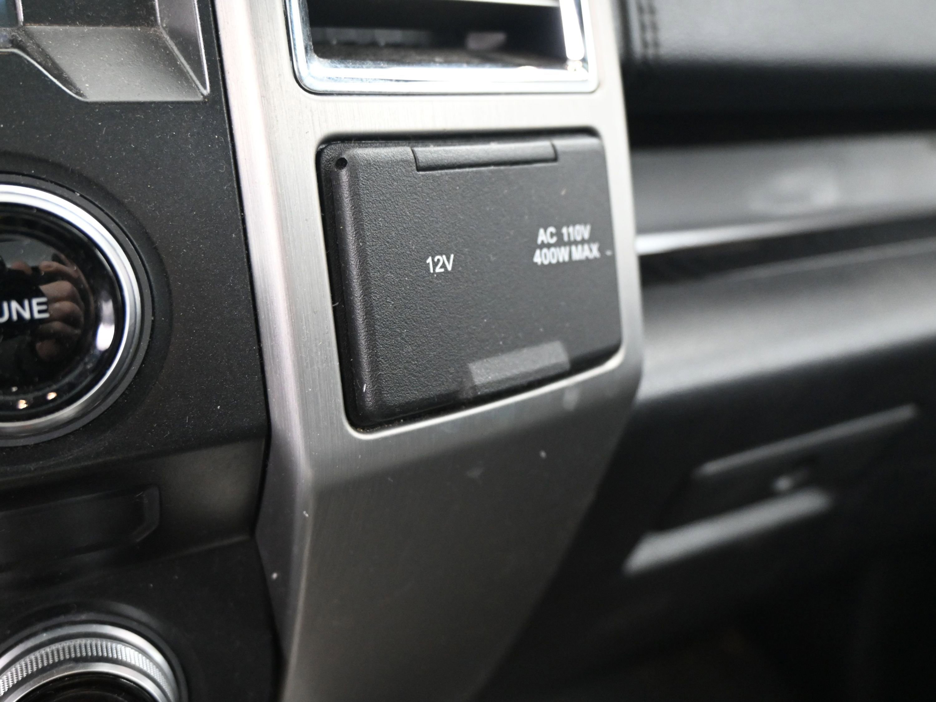 Used 2015 Ford F150 Platinum w/ Equipment Group 701A Luxury image 19