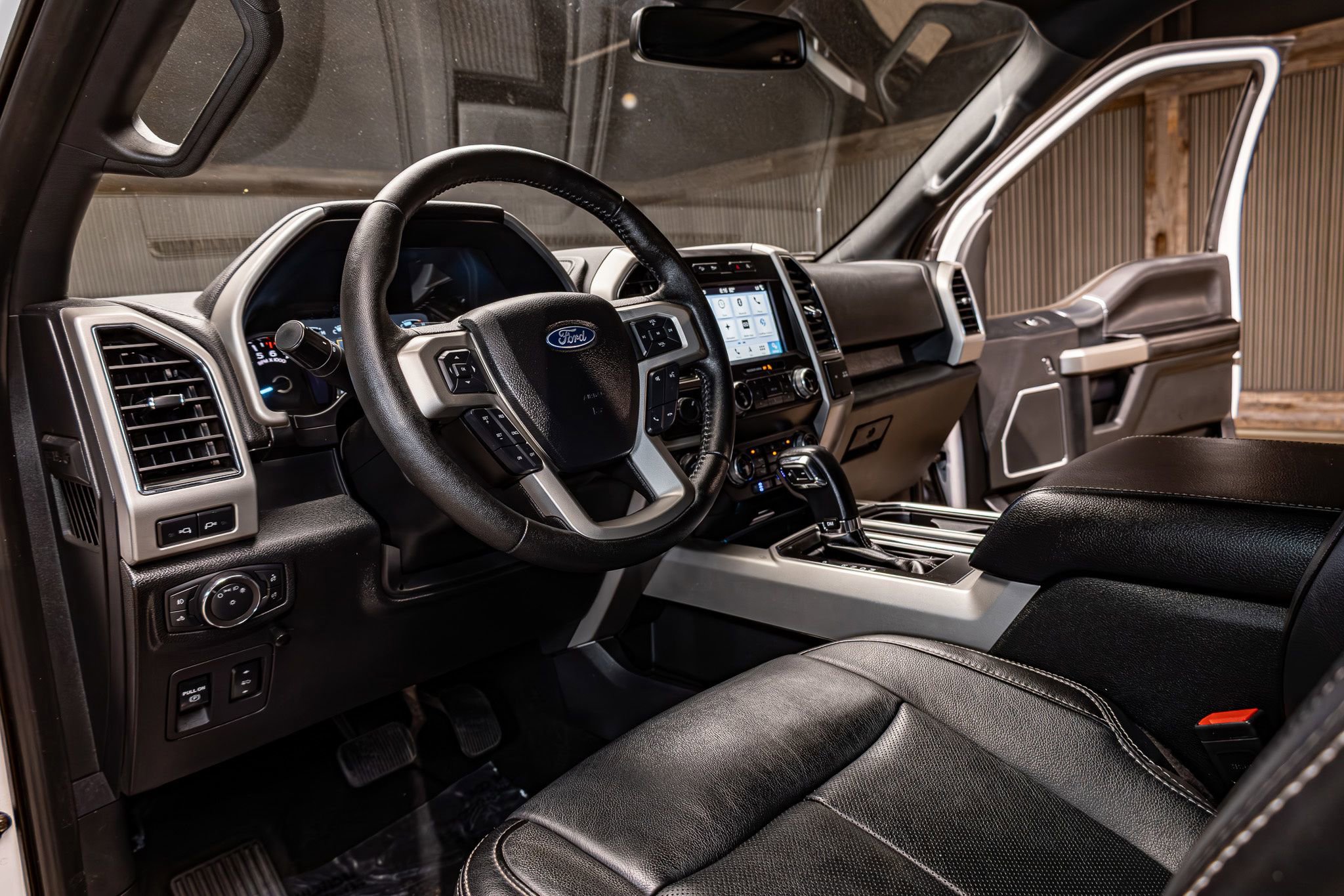 Used 2019 Ford F150 Lariat w/ Equipment Group 502A Luxury image 14