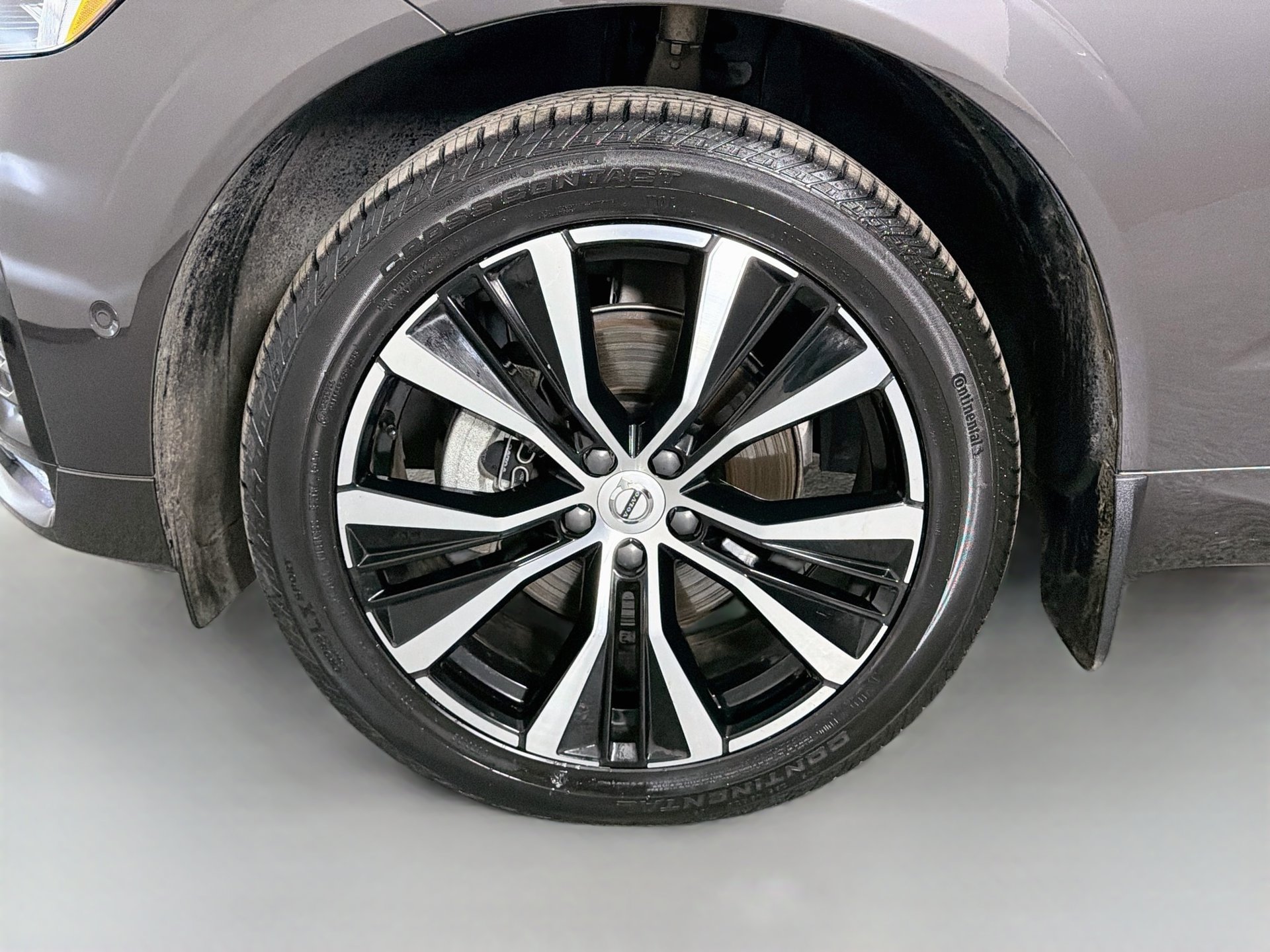 Certified 2024 Volvo XC60 B5 Plus w/ Protection Package Premier AWD/4WD image 32