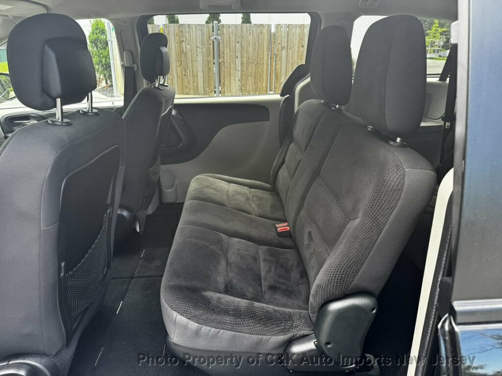 Used 2019 Dodge Grand Caravan SE w/ UConnect Hands-Free Group FWD image 11