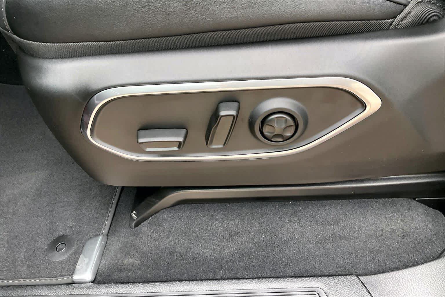 New 2026 Jeep Grand Wagoneer L Limited AWD/4WD image 16
