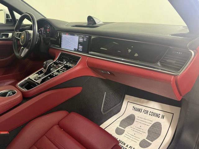 Used 2020 Porsche Panamera RWD image 29