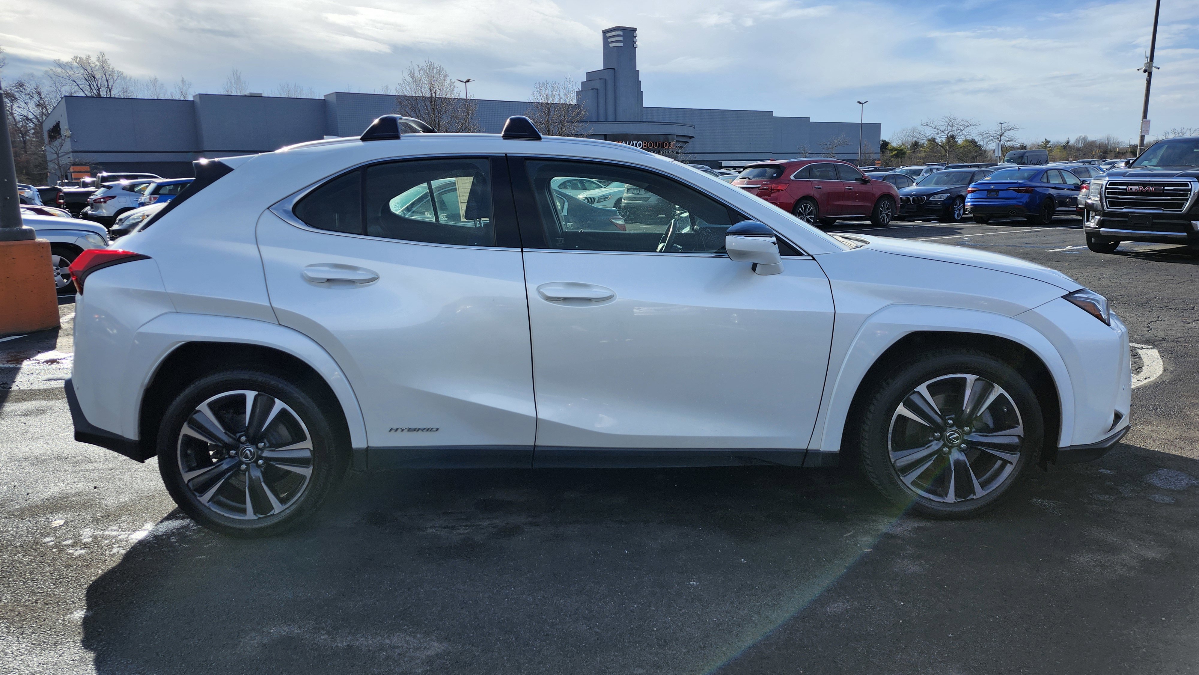 Used 2022 Lexus UX 250h w/ Premium Package image 18