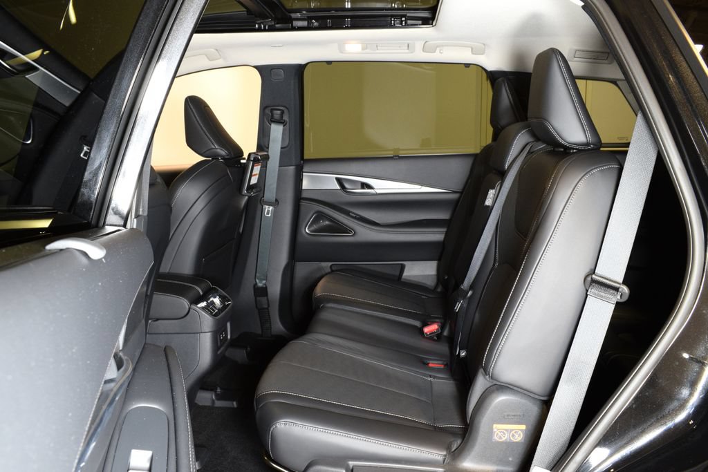 Certified 2026 INFINITI QX60 Luxe w/ Family Package AWD/4WD image 29