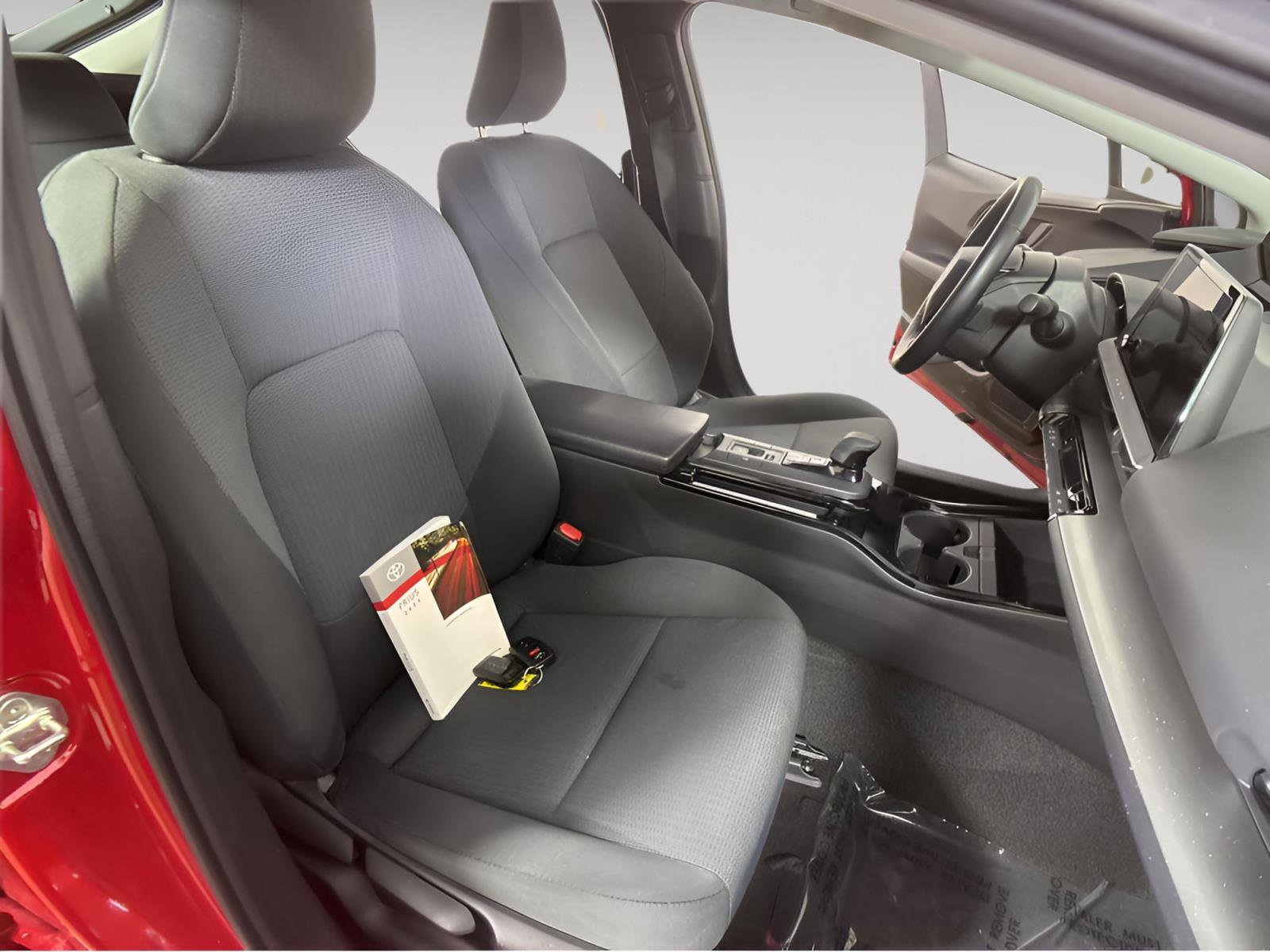 Used 2023 Toyota Prius LE image 5