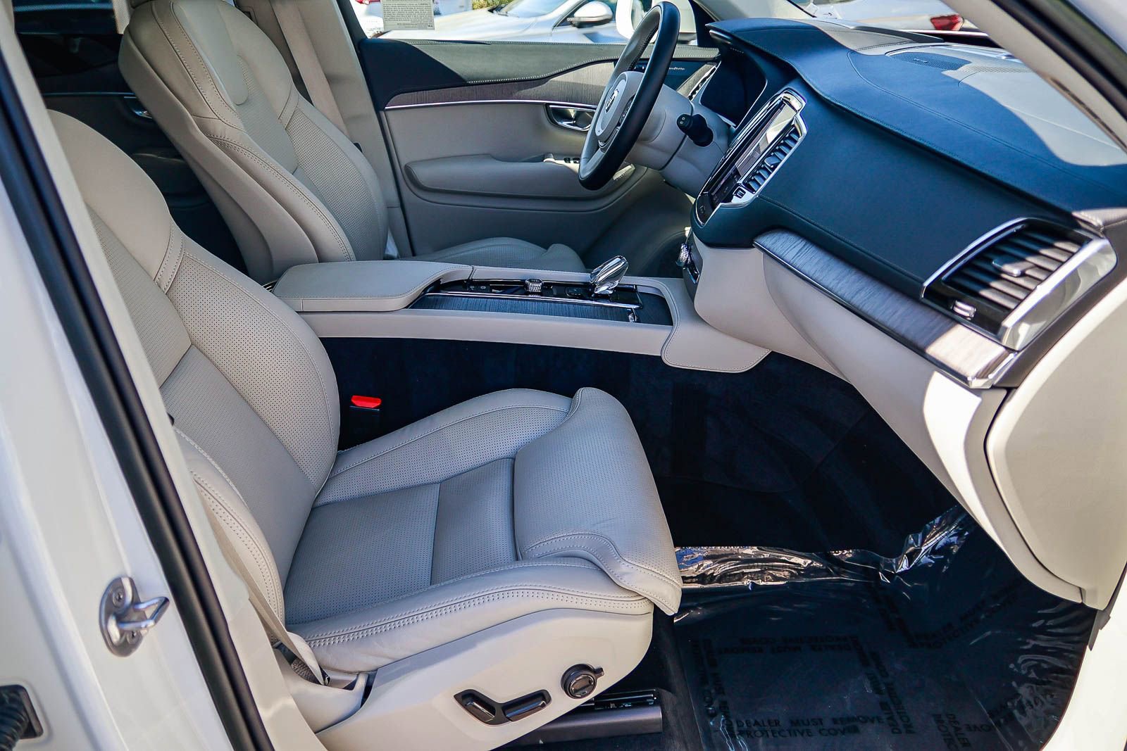 Used 2023 Volvo XC90 T8 Ultimate w/ Protection Package Premier image 19