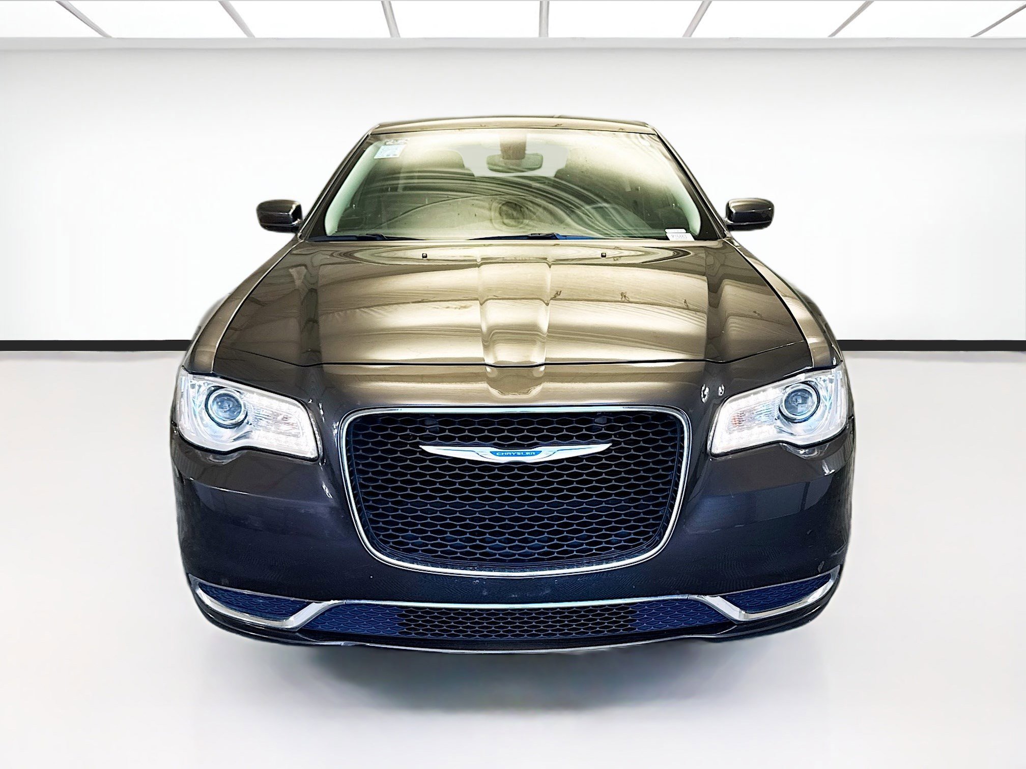 Used 2023 Chrysler 300 Touring image 2